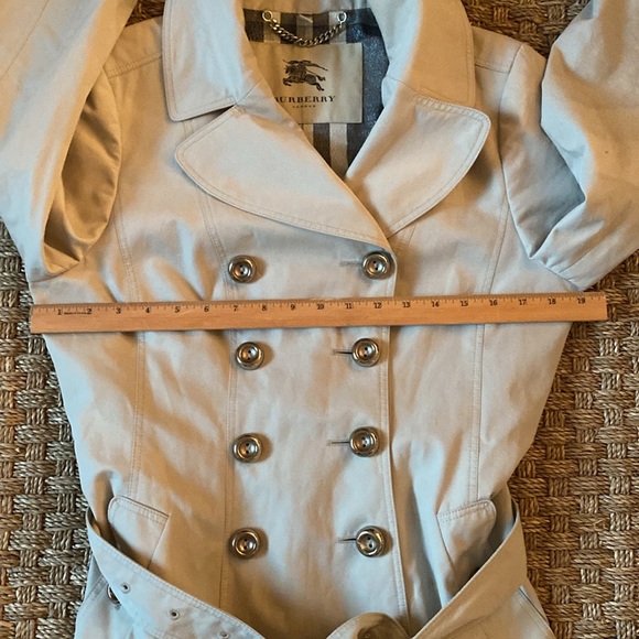 Rare Burberry Trench Khaki with silver buttons and back hem ruffle sz 10 - Picture 16 of 16